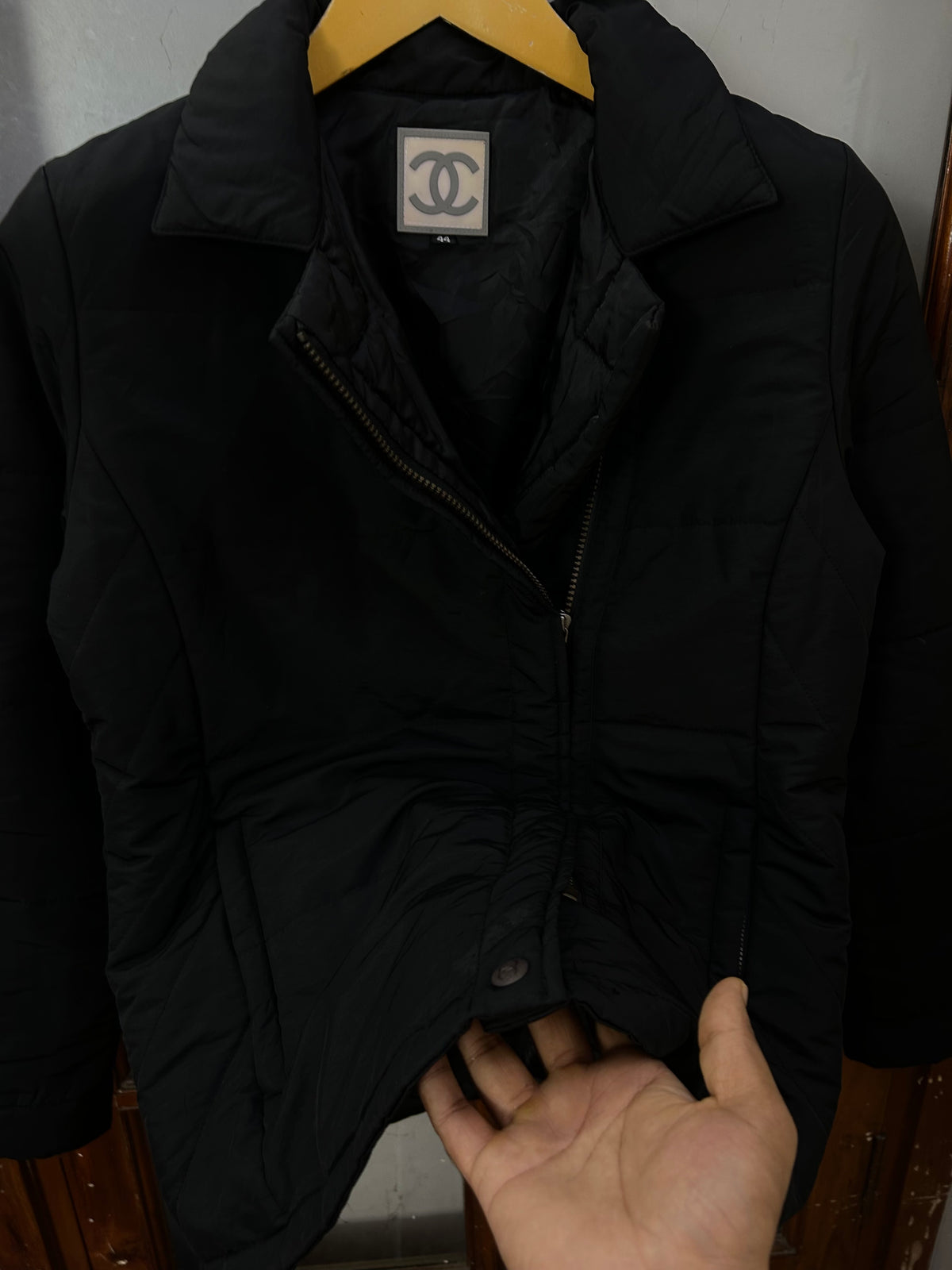 CHANEL SIDE ZIPPED BLACK PUFFER ( D6875 )