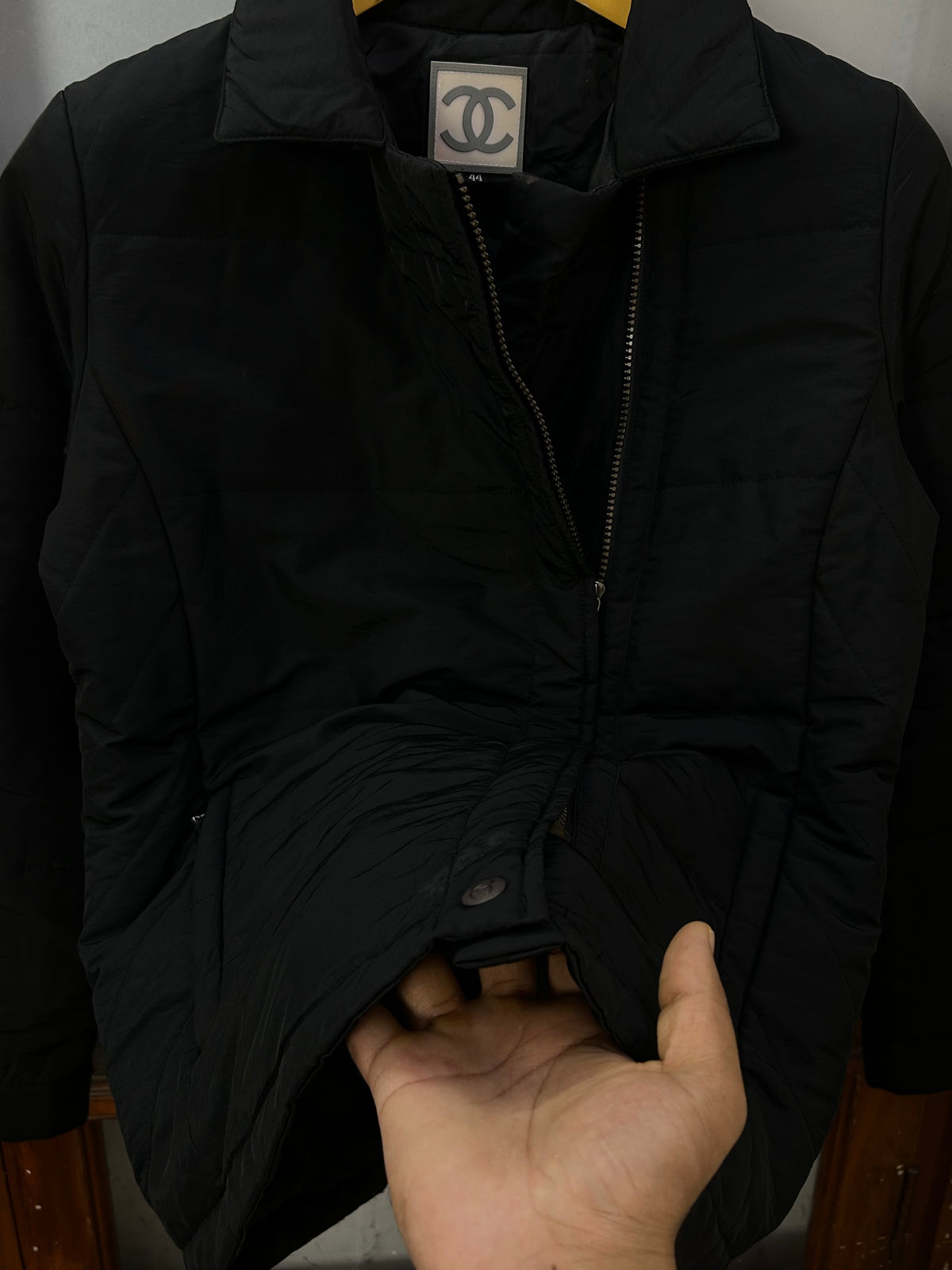 CHANEL SIDE ZIPPED BLACK PUFFER ( D6875 )