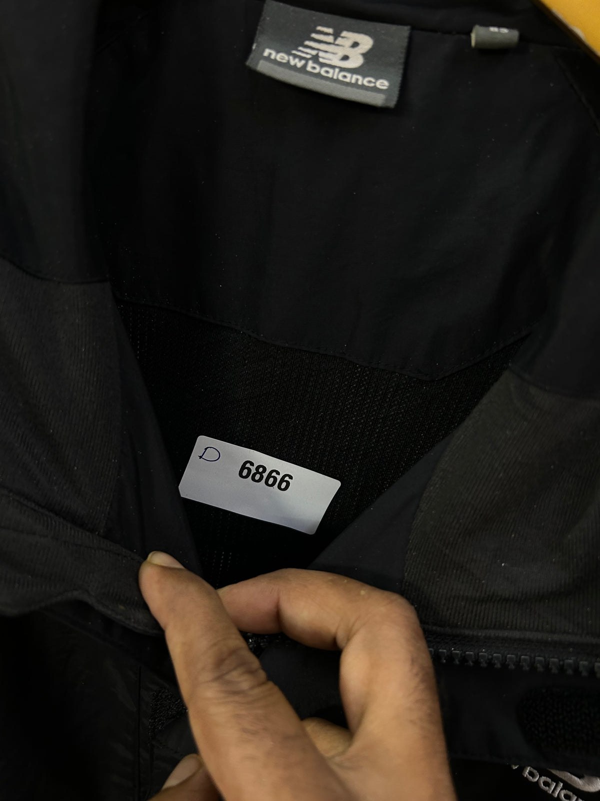 NEW BALANCE BLACK TREKKING JACKET ( D6866 )