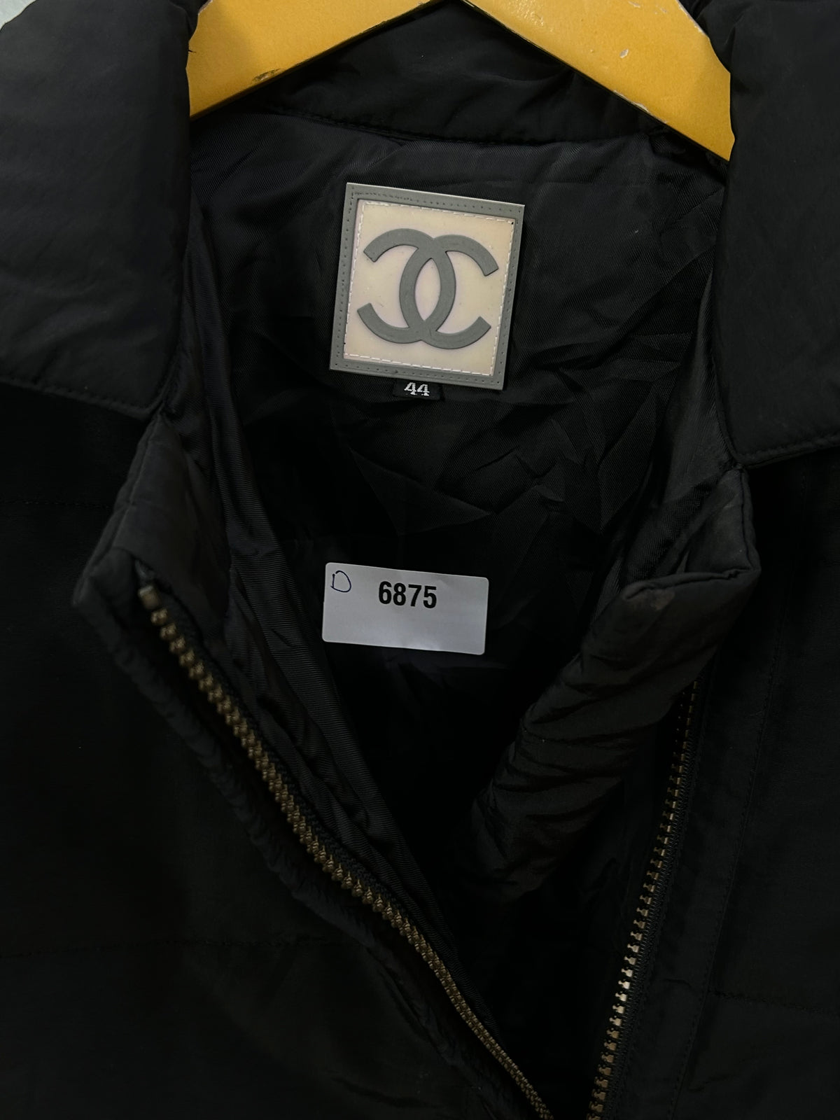 CHANEL SIDE ZIPPED BLACK PUFFER ( D6875 )