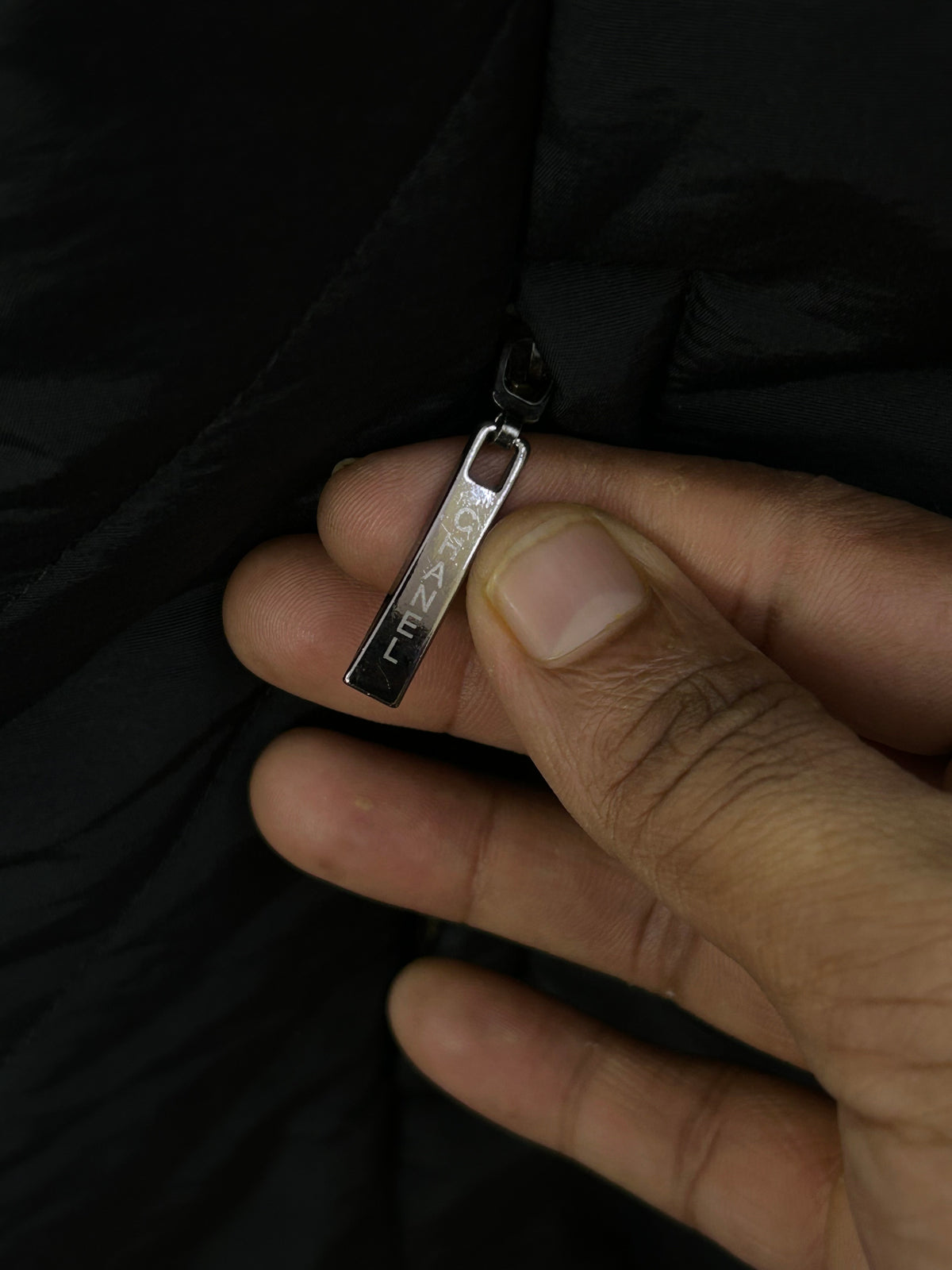 CHANEL SIDE ZIPPED BLACK PUFFER ( D6875 )