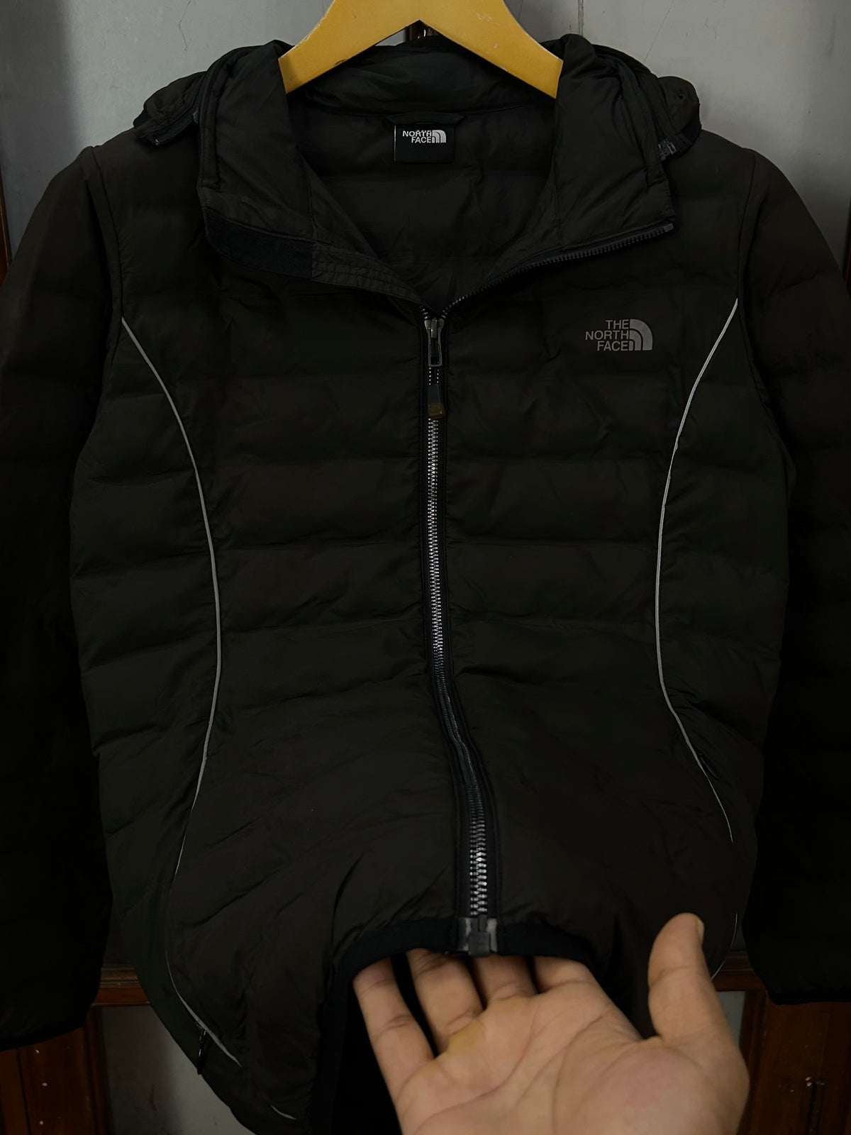 THE NORTH FACE BLACK PUFFER ( D6880 )