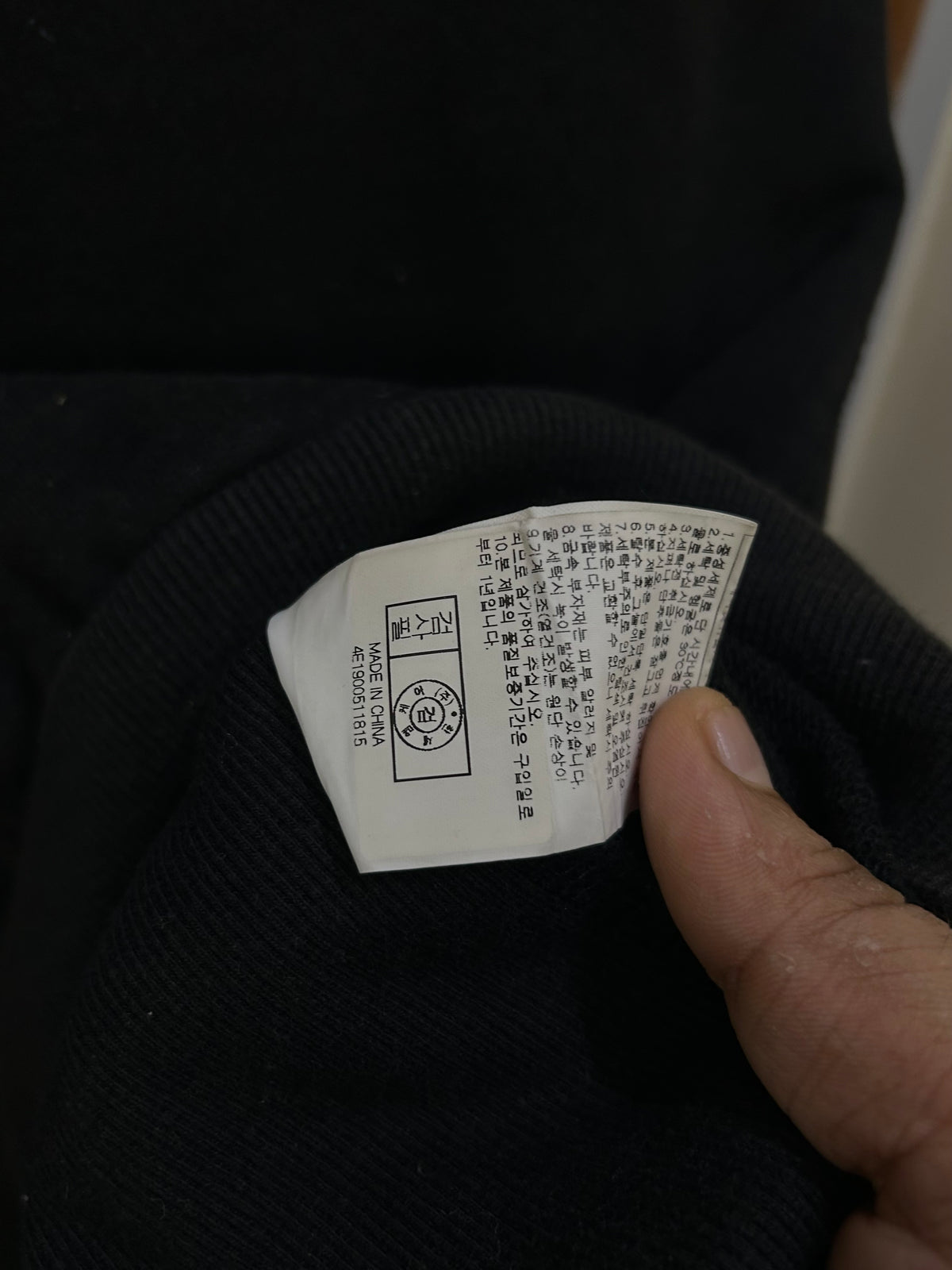 CHEST LOGO BLACK HOODIE ( F4724 )